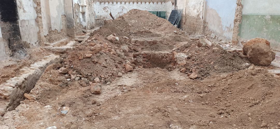 Restos de la muralla encontrados en una obra en Gandia