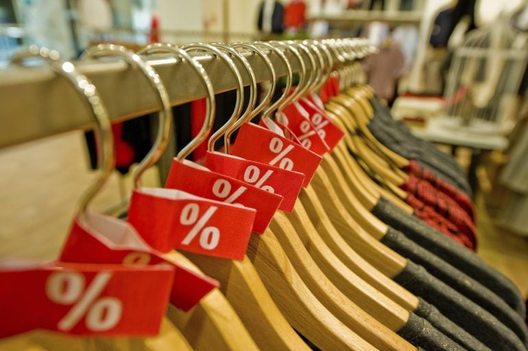 Los comercios ofrecen ya promociones y rebajas