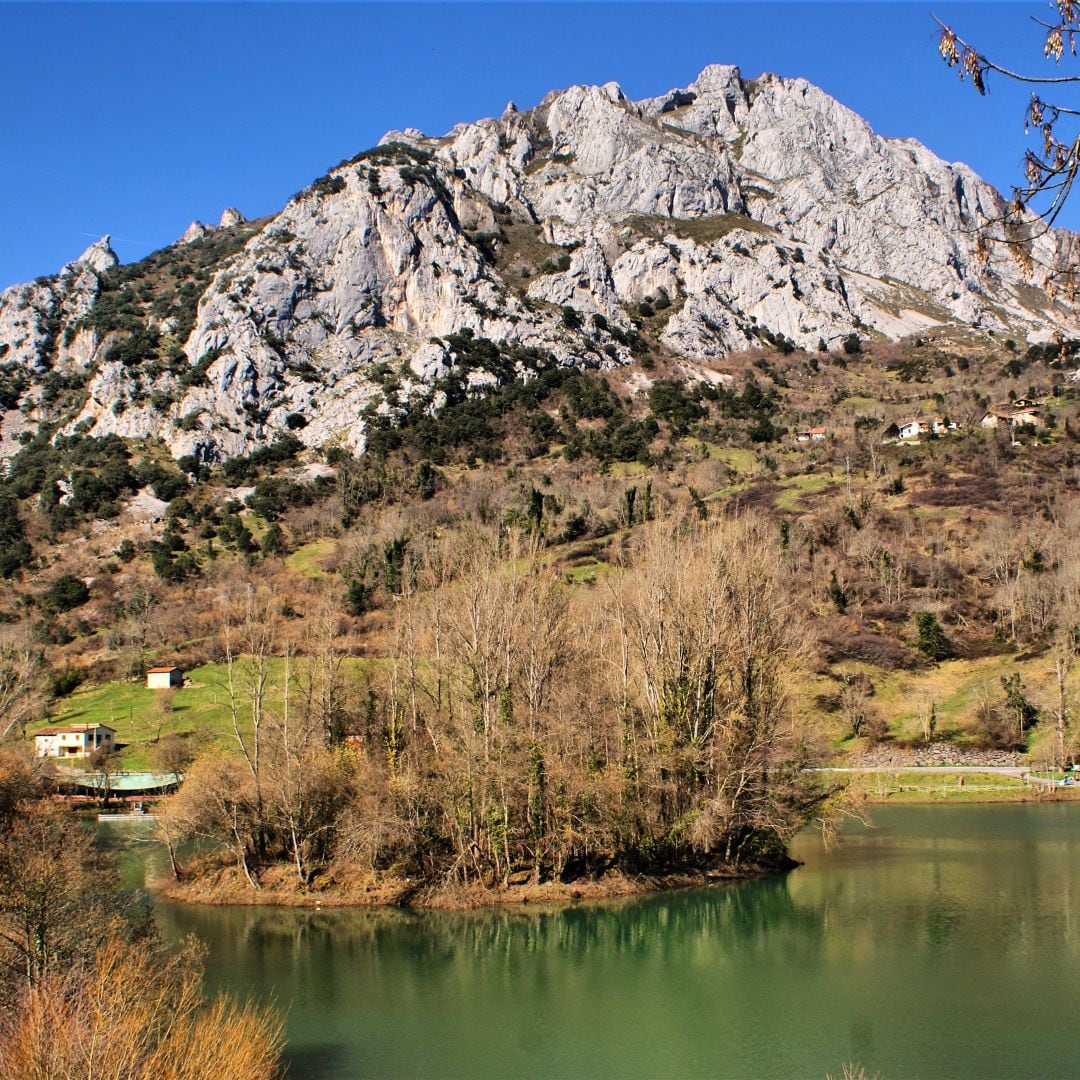 Embalse de Valdemurio, en Quirós