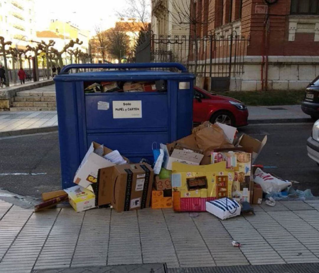 Conflicto en los juzgados entre una empresa y el Ayuntamiento de Palencia por unas facturas relacionadas con el servicio de recogida de papel y cartón