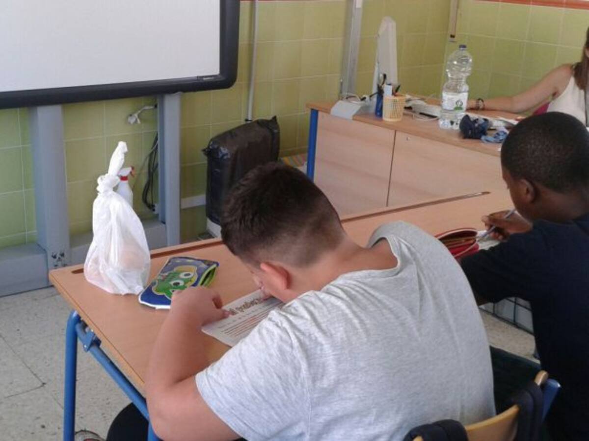 Llegan las primeras bolsas de comida a los colegios