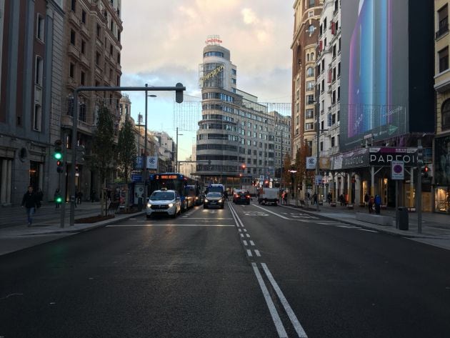 La Gran Vía, a primera hora de la mañana, tras la entrada en vigor de Madrid Central