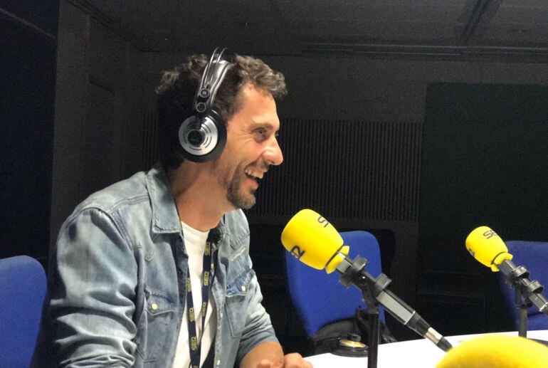 Paco León en los estudios de la SER