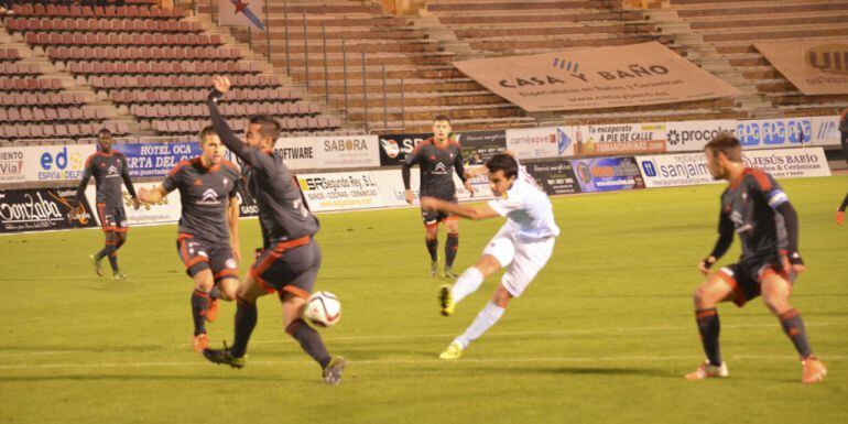 Dani Herández marcando el primer gol del Compos
