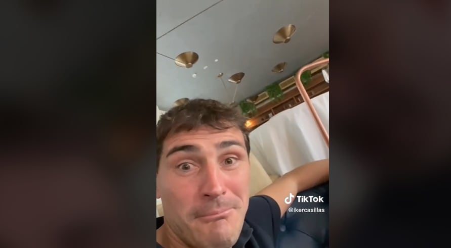 Iker Casillas reacciona a la respuesta de Fernando Hierro