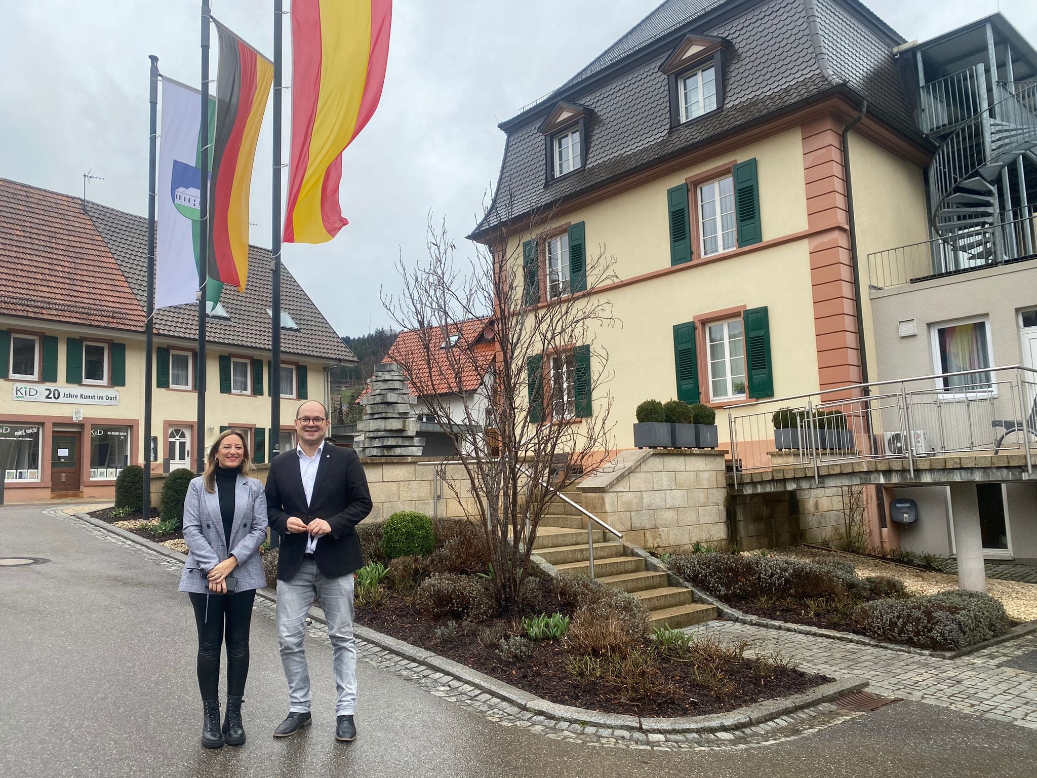 La alcaldesa de La Carolina, Yolanda Reche, y el regidor de Hofstetten, Martin Aβmuth.