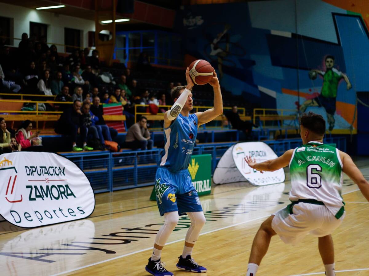 El CB Zamora cae en La Roda pero salva el basketaverage
