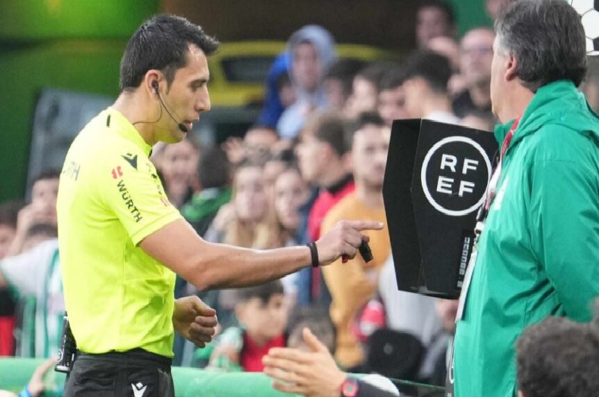 Caparrós Hernández, en el partido Racing-Oviedo. Foto: LaLiga