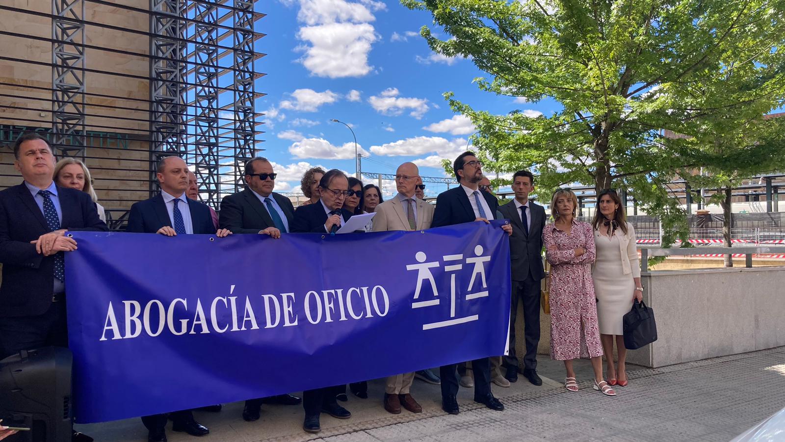 Concentración de los abogados del turno de oficio de León