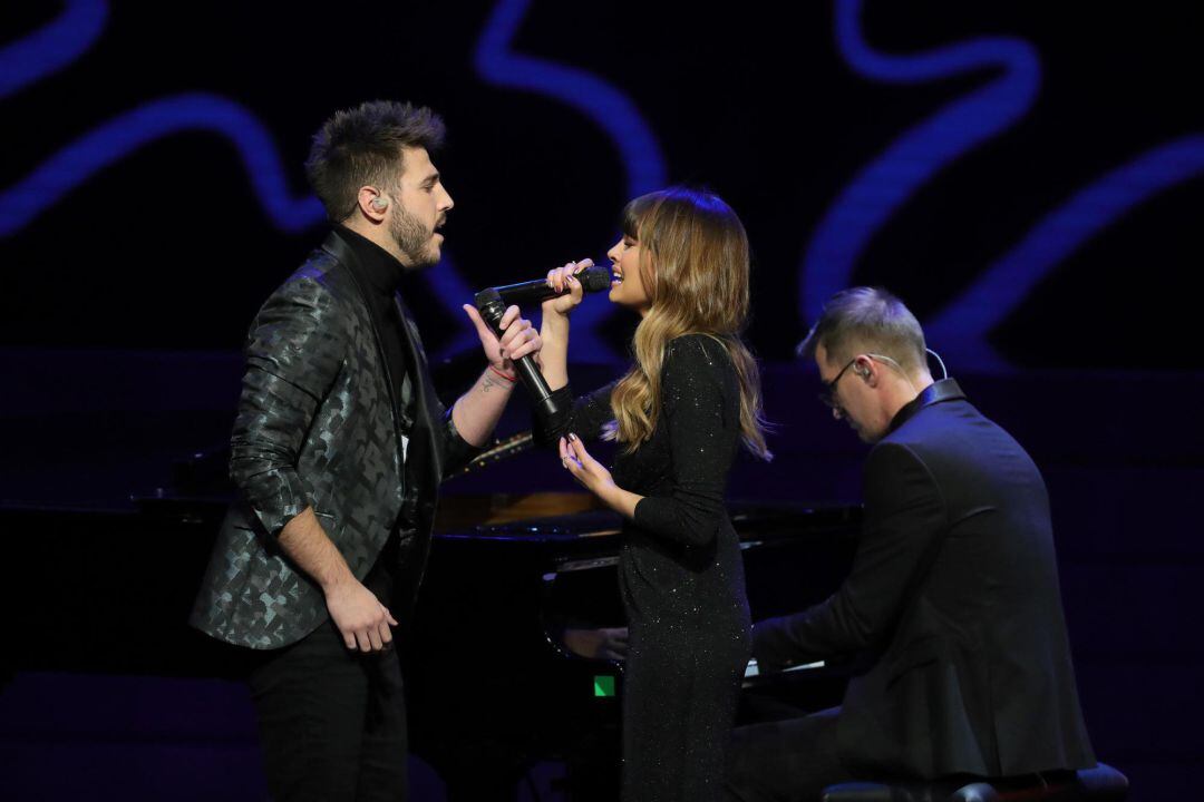 FOTOGALERÍA | Los cantantes Aitana y Antonio José durante su actuación en la primera edición de los Premios Odeón