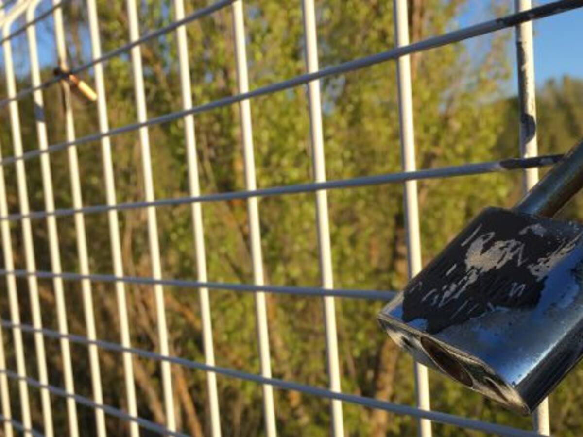 La plaga de los candados del amor se extiende a otros puentes