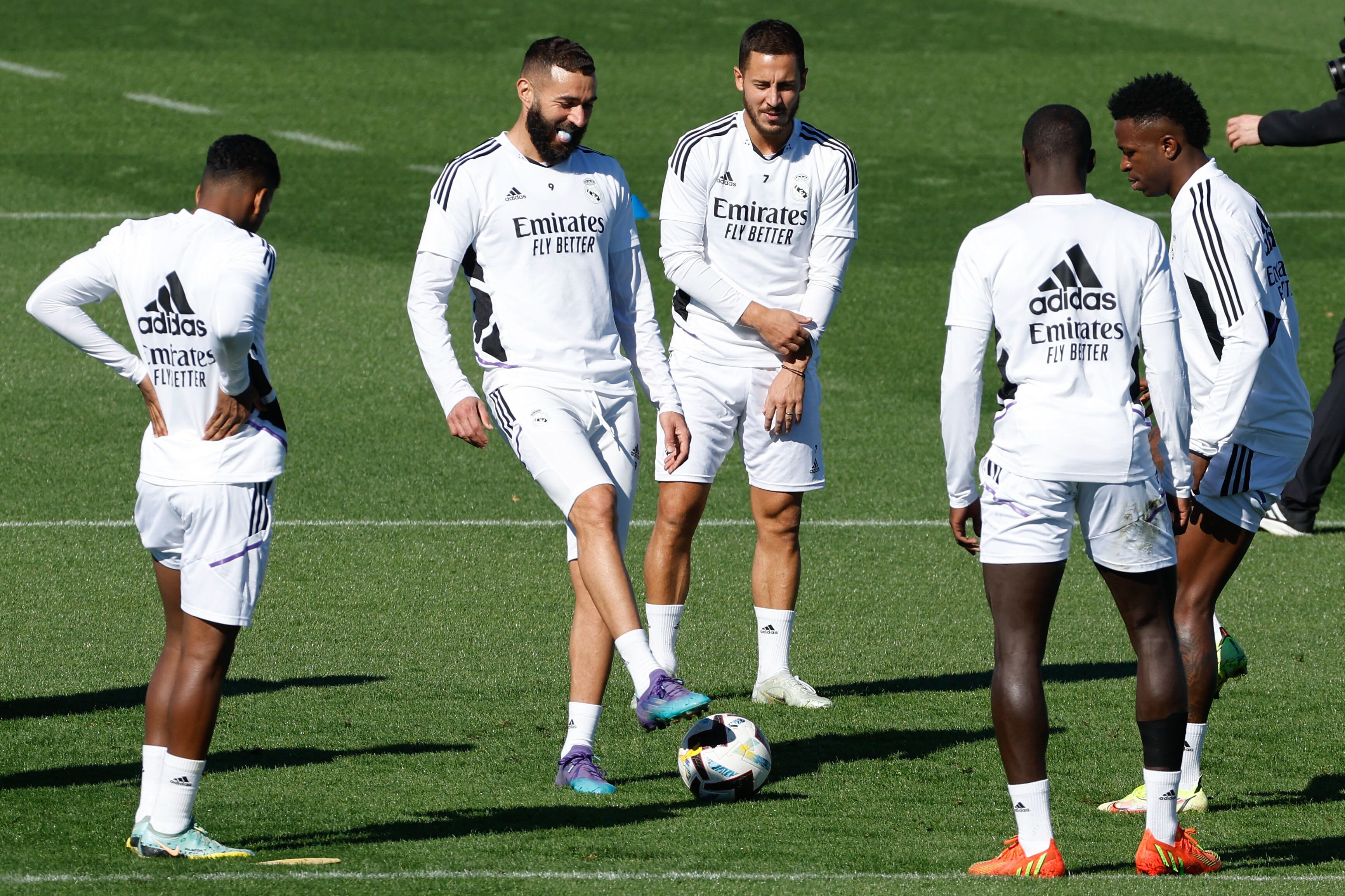 Benzema, junto a Hazard, Rodrygo, Vinicius y Mendy, este sábado.