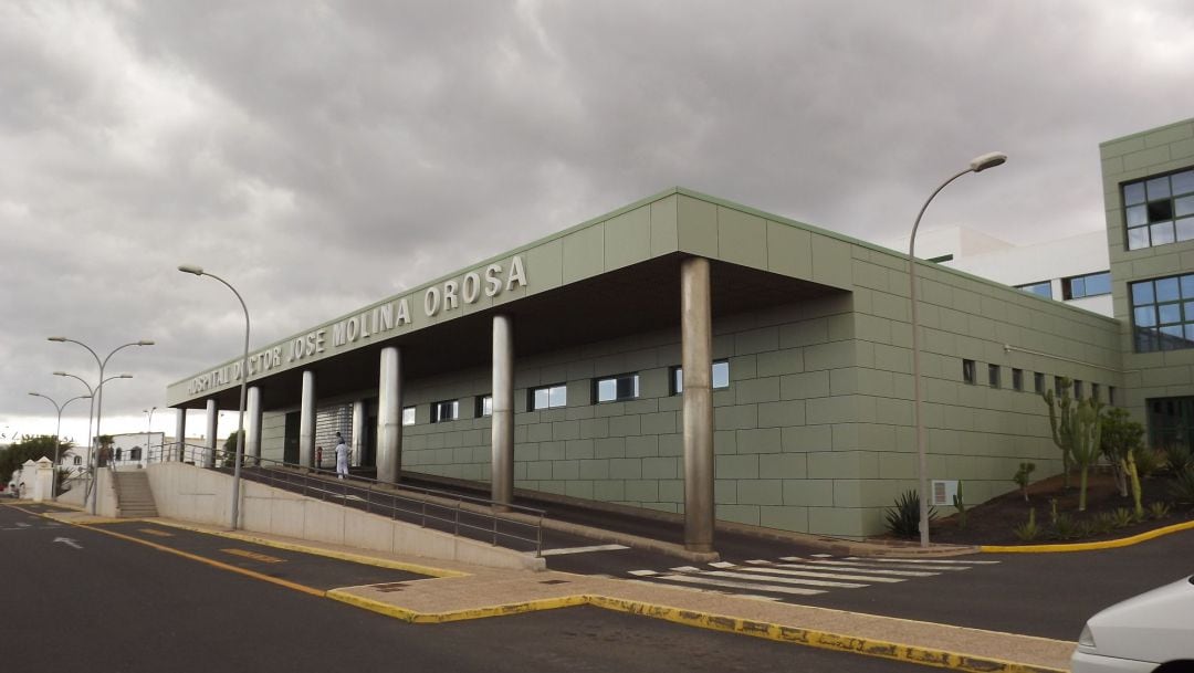 Entrada de Urgencias del hospital doctor José Molina Orosa de Arrecife.