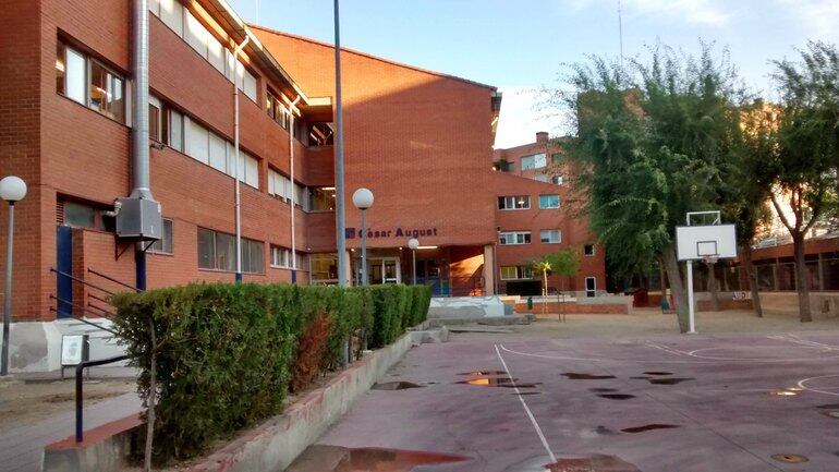 Façana de l&#039;escola Cèsar August de Tarragona.