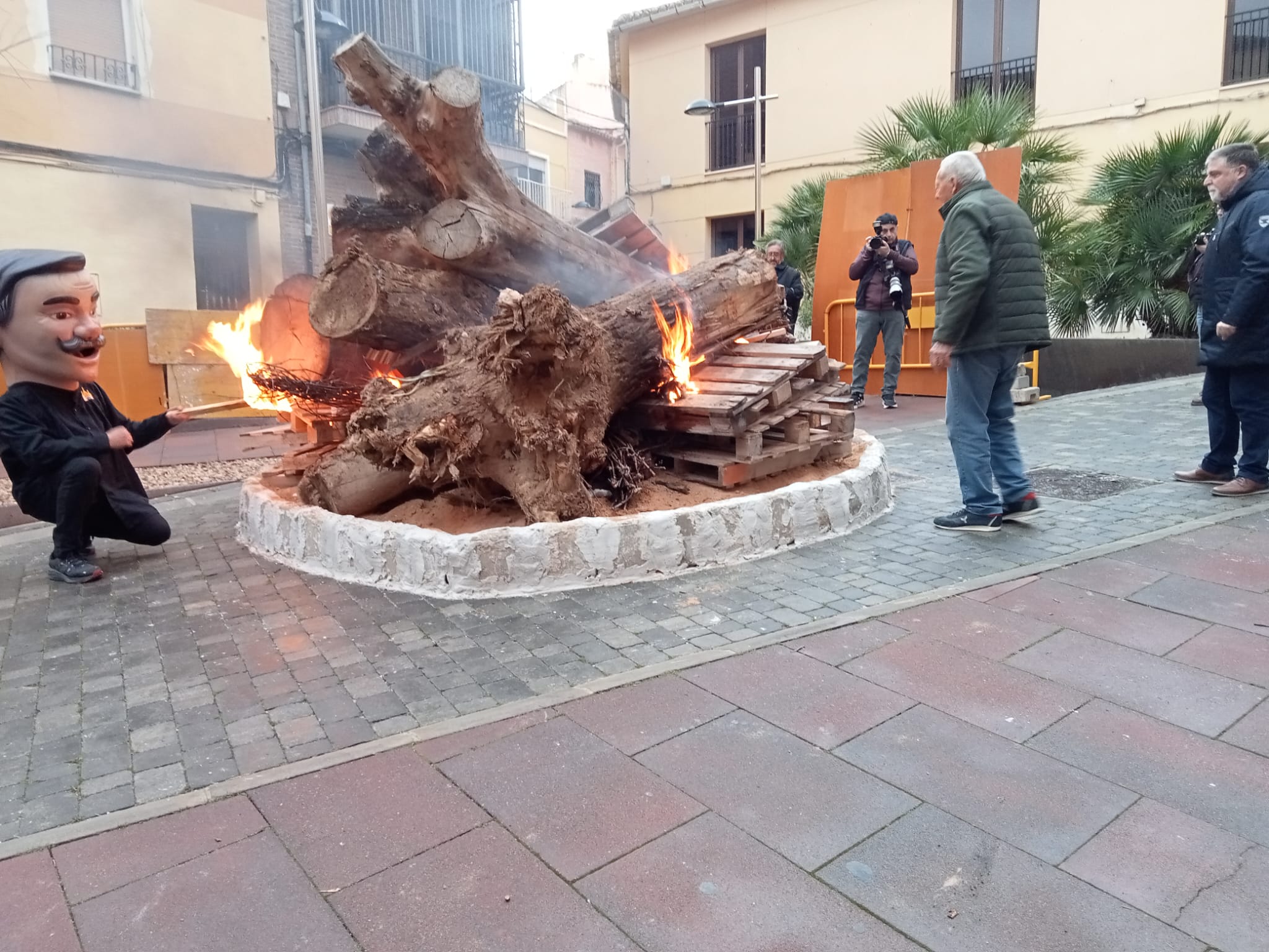 Encendido de la hoguera de San Antón