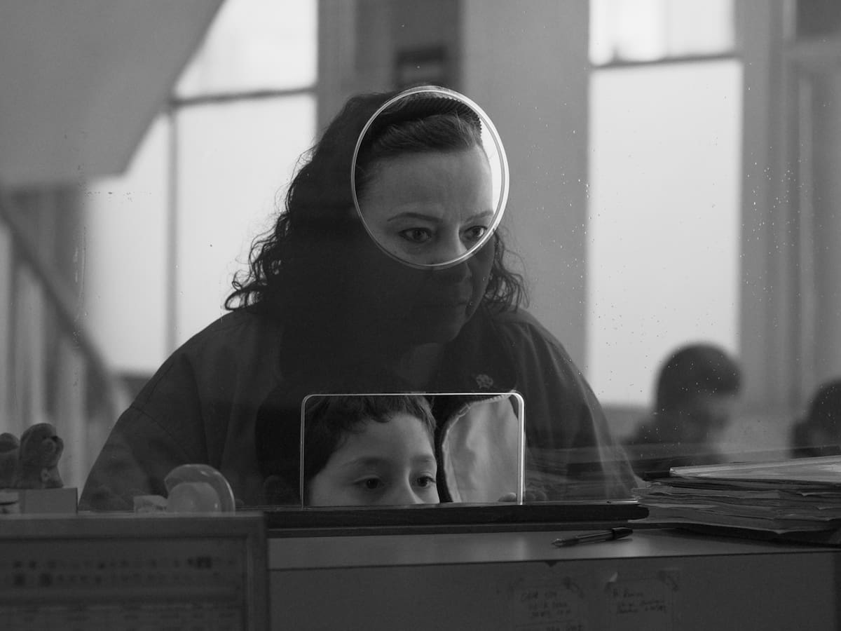 'Moscas', el sutil drama social en blanco y negro del mexicano Fernando Eimbcke que ha emocionado en la Berlinale