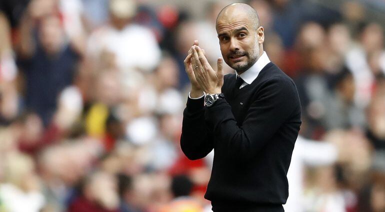 Pep Guardiola gesticula en un partido entre el Arsenal y el Manchester City.