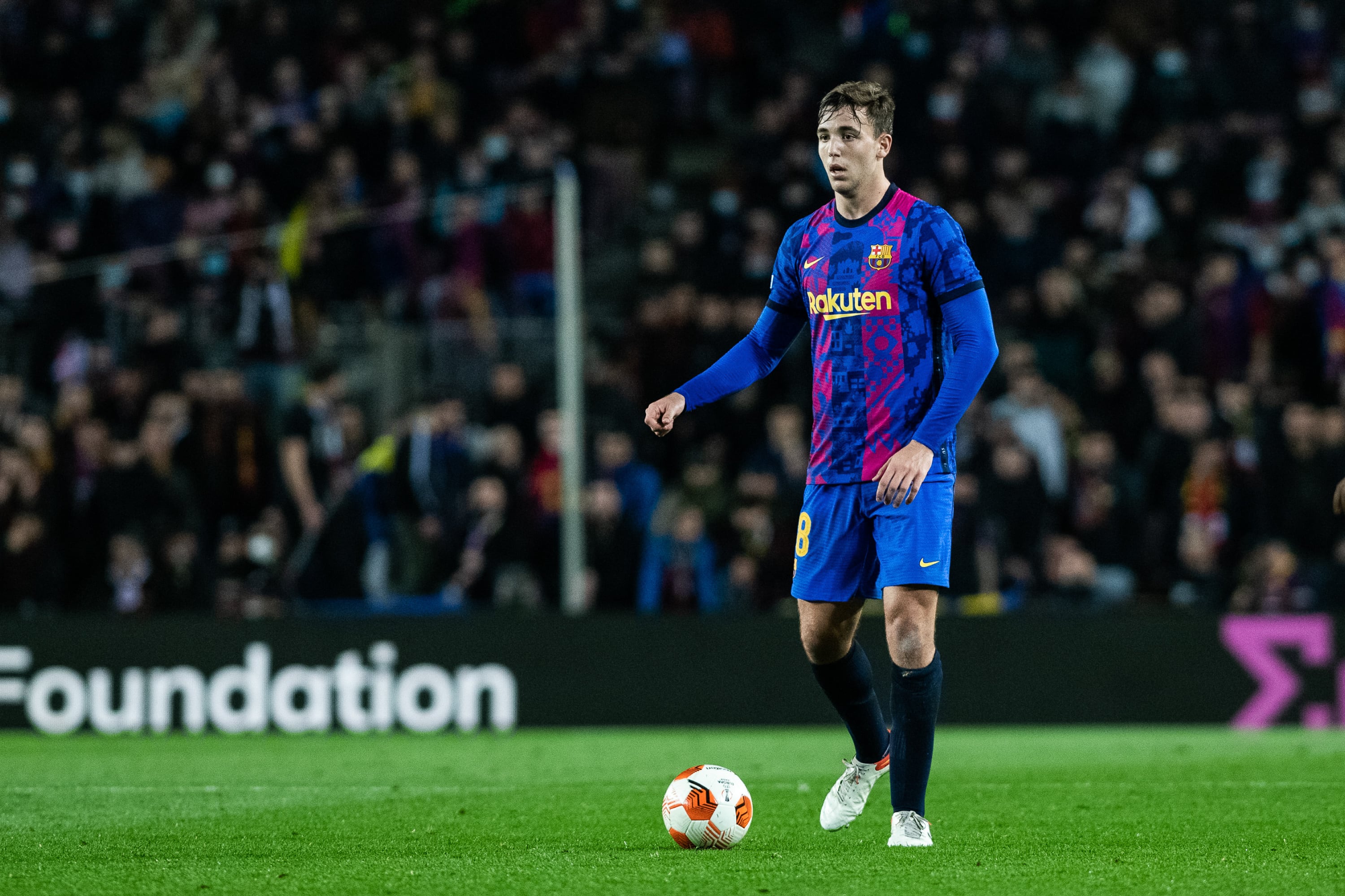 Nico, durante un partido del FC Barcelona en Europa League.