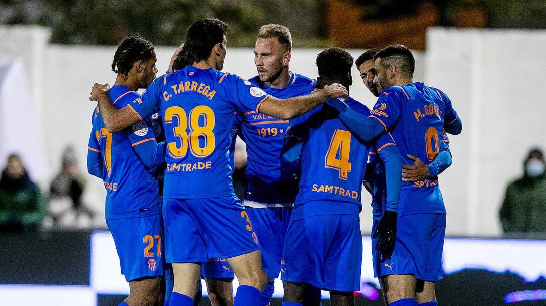 El Valencia celebra un gol en Utrillas