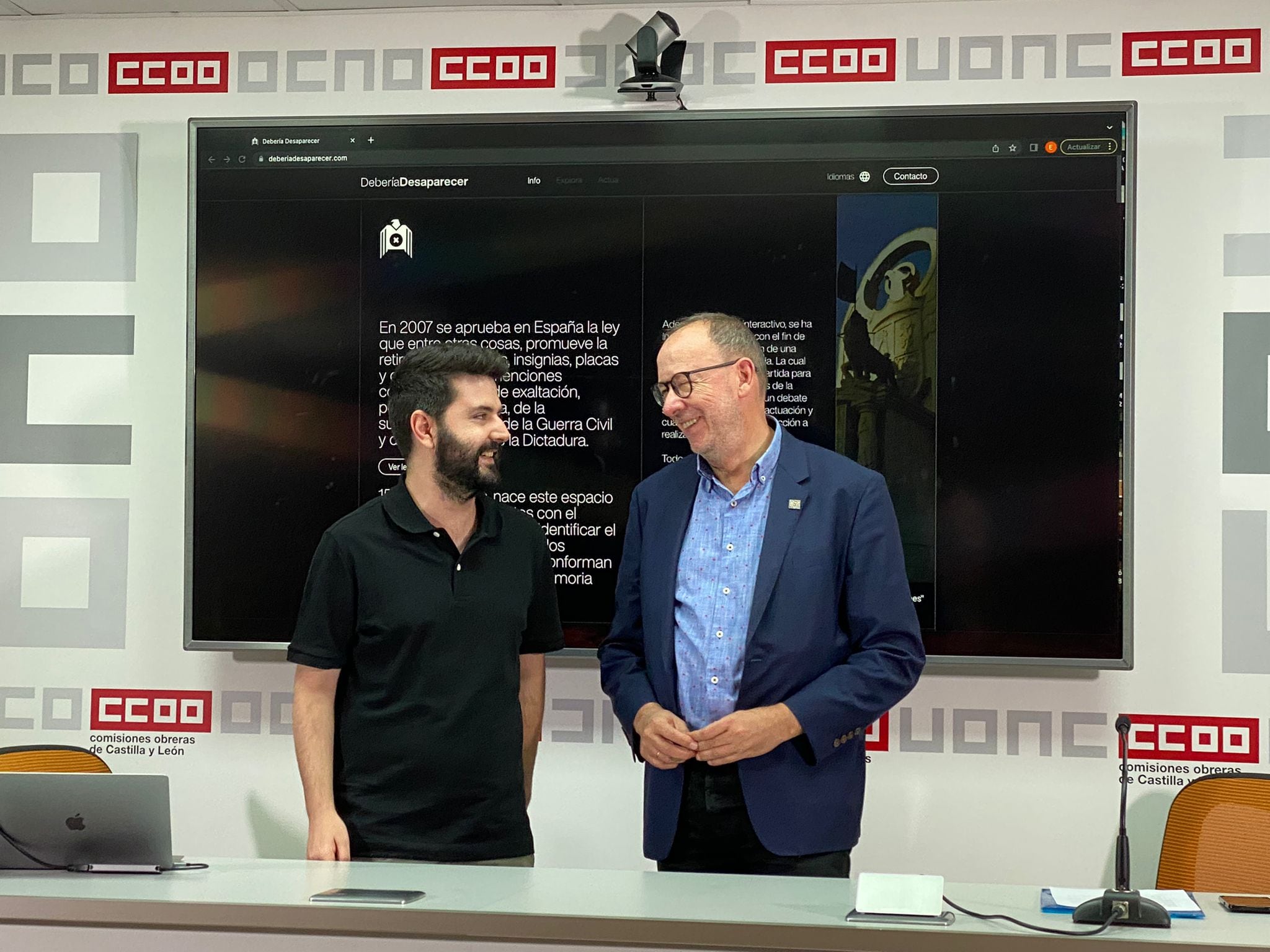 El presidente de la Fundación Jesús Pereda de CCOO de Castilla y León, Ignacio Fernández, y Eduardo España, de Couple Studio, presentan el proyecto deberiadesaparecer.com / CCOOCyL