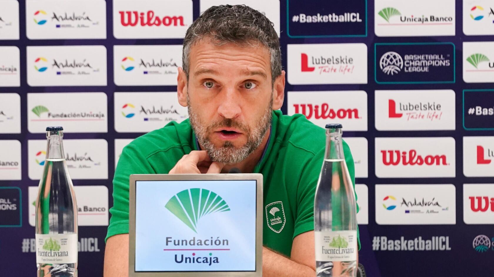 El técnico del Unicaja Ibon Navarro en la rueda de prensa antes del partido de la BCL