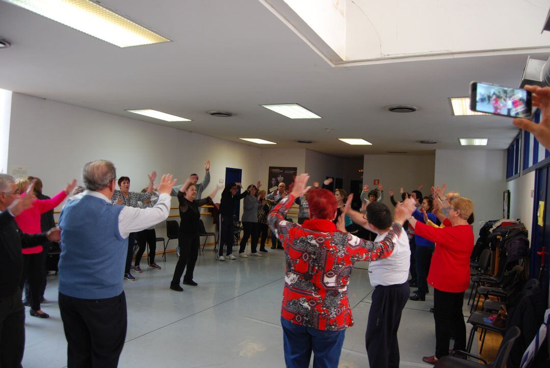 Clase de Danza de la Asociación Parkinson de Móstoles