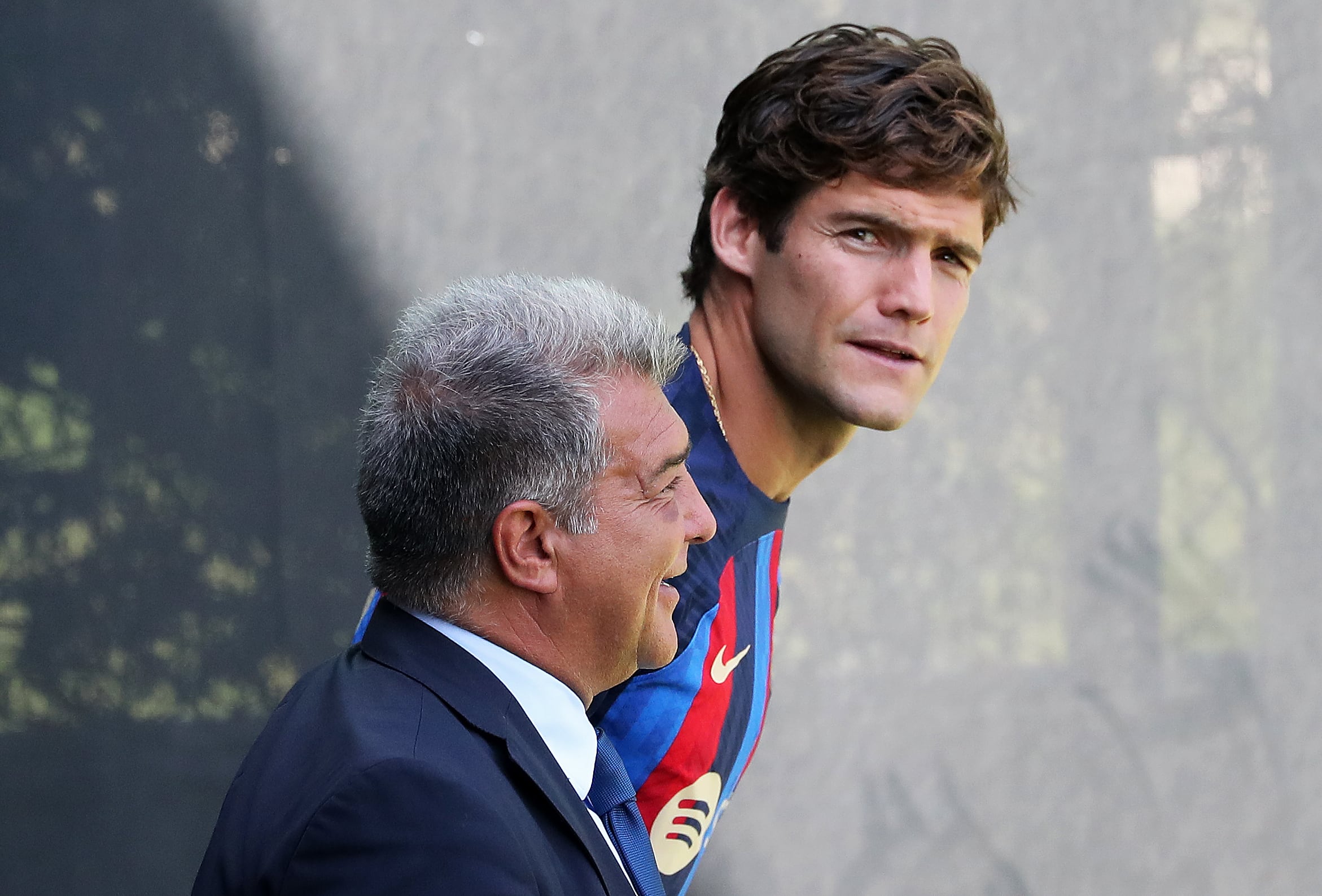 Marcos Alonso, con Joan Laporta