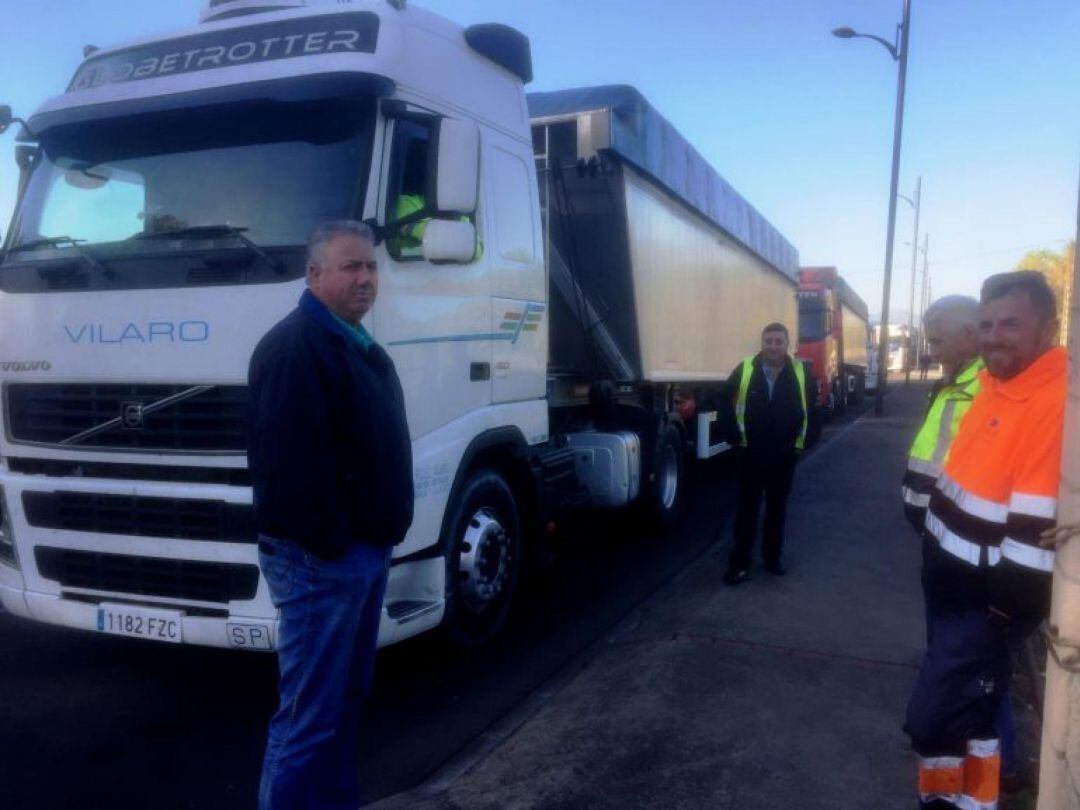 Camiones de transporte de carbón parados en una de las protestas de mineros