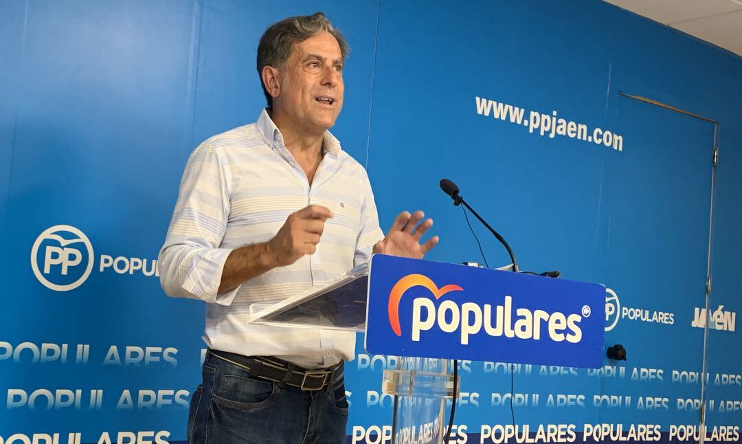 El concejal del PP, Antonio Losa, durante la rueda de prensa que ha ofrecido este martes.