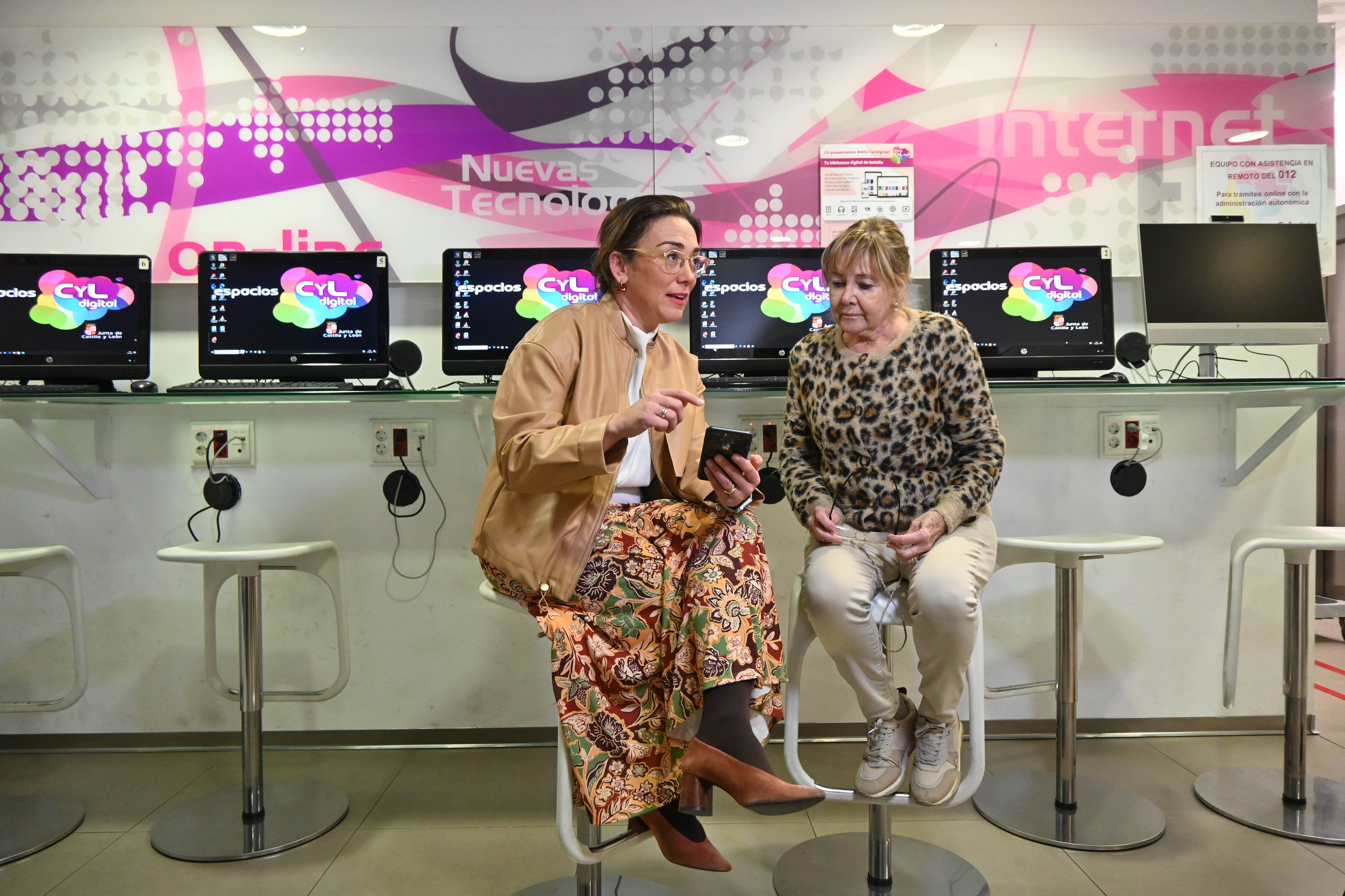 La consejera de Movilidad y Transformación Digital en el Espacio CyL Digital en Valladolid