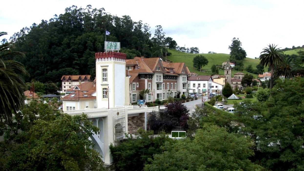 El incendio no ha tenido mayores consecuencias y los huéspedes han sido realojados tras la intervención de los bomberos.