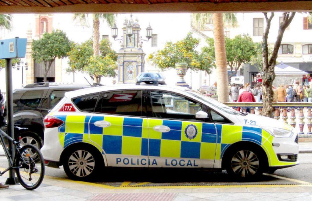 Un coche de Policía en Algeciras.