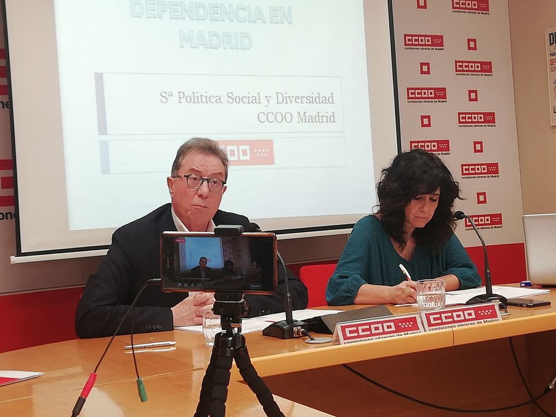 Jaime Cedrún y Ana González durante la presentación del informe sobre la Ley de Dependencia en Madrid.