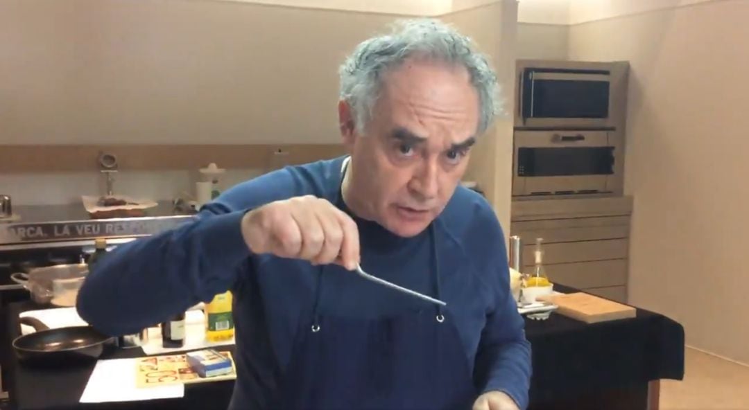 Ferran Adrià, preparando el &quot;dúo de mejillones&quot; 