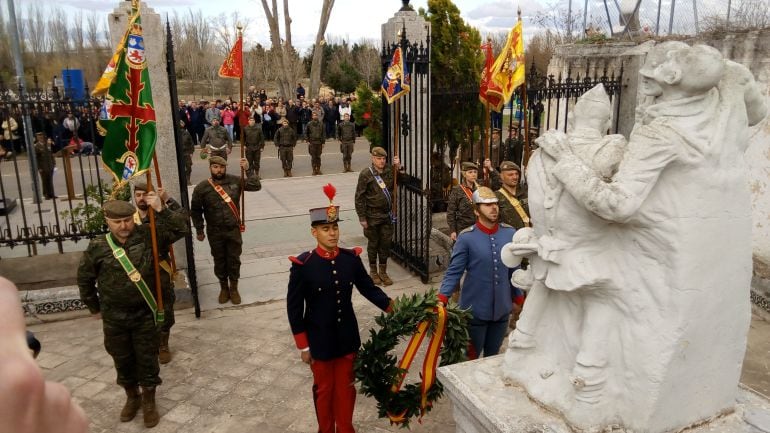 Homenaje en el cuartel medinense a los que dieron su vida por España