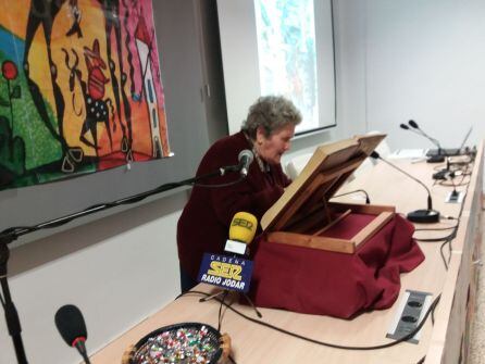 Momento de la lectura de una de las alumnas del Cetnro de Adultos