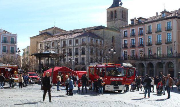 Exhibición del Servicio de bomberos en la Plaza Mayor