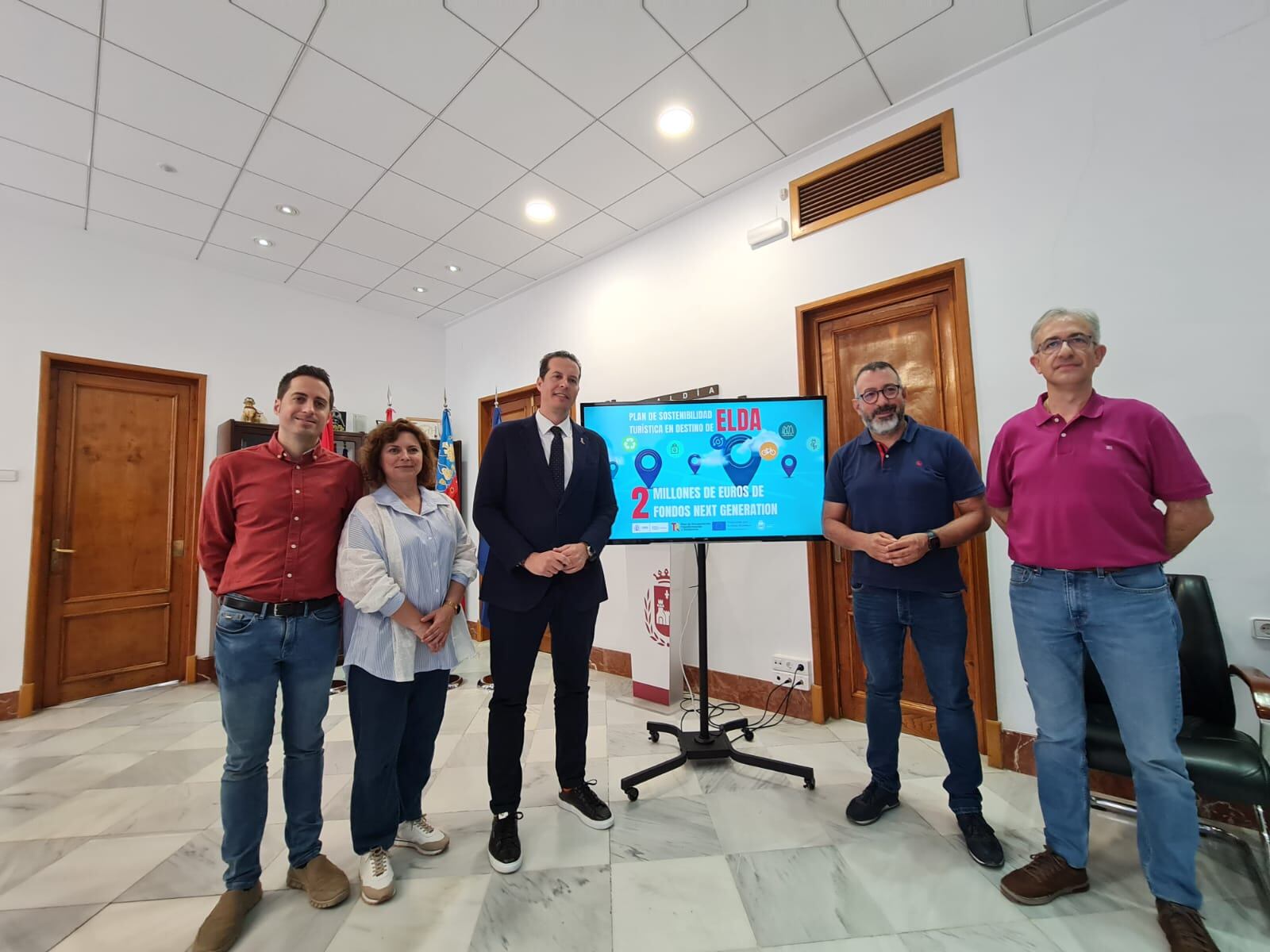 Rubén Alfaro junto al equipo presentando nuevos Fondos Europeos que llegan