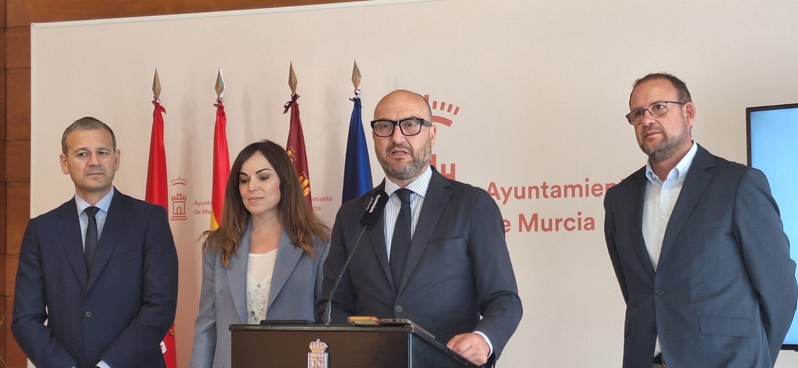 El concejal de Movilidad, Promoción Económica y Contratación, José Francisco Muñoz presentando importantes novedades en materia económica y de proyecto de ciudad