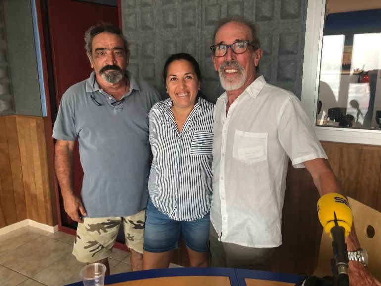 Antonio y Juan Ribas junto a Doralice Souza, en los estudios de Radio Ibiza SER