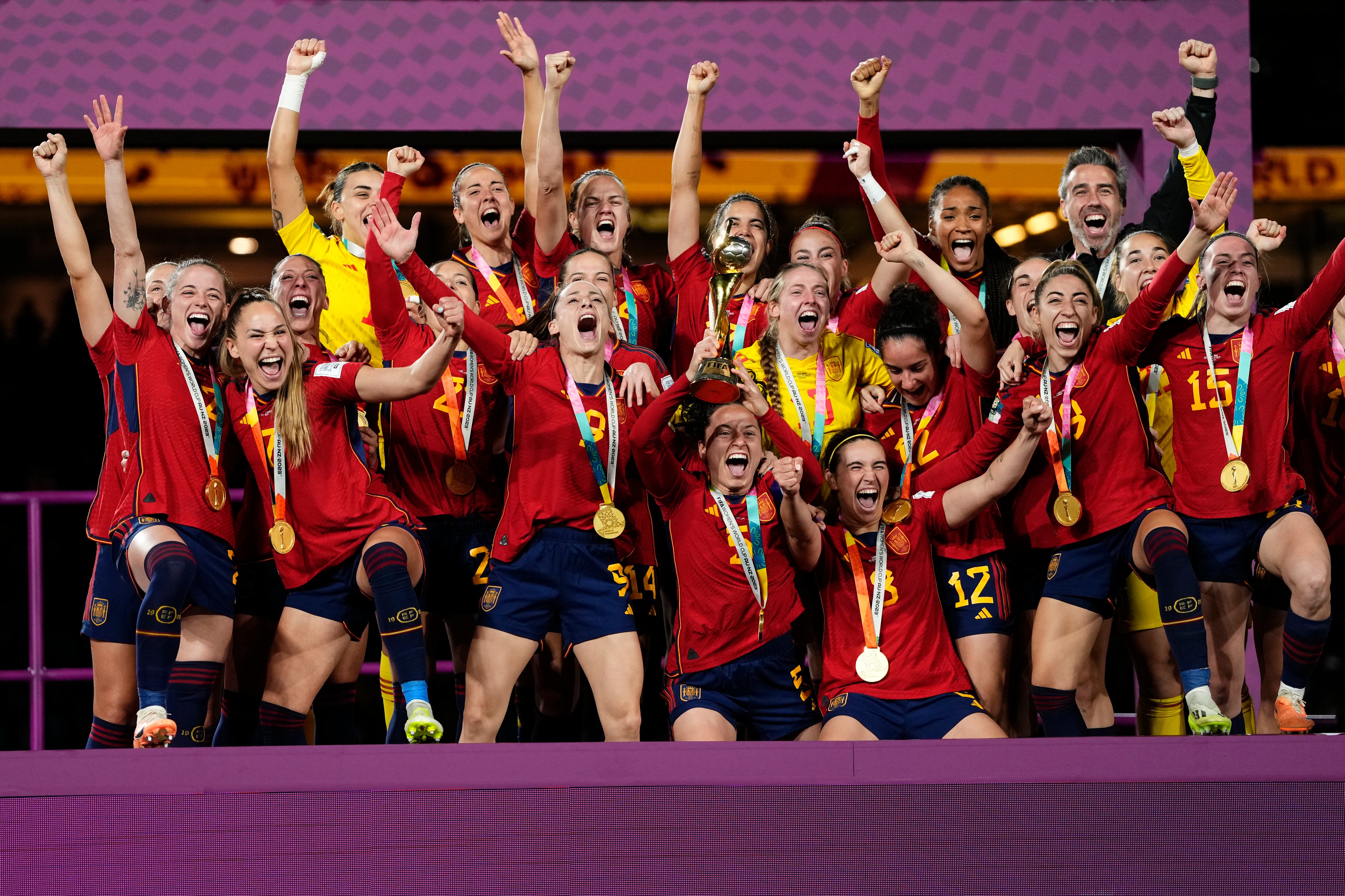 Las jugadoras de la Selección celebran el Mundial conseguido en Australia