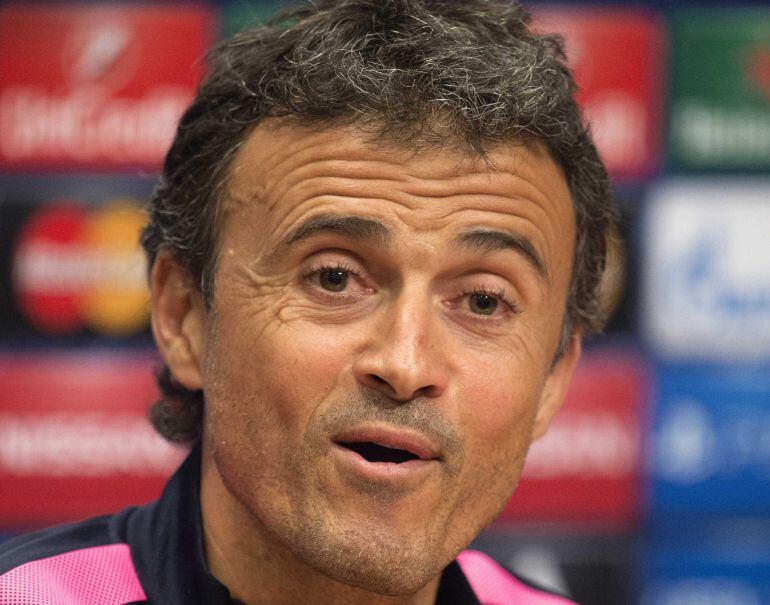 El entrenador del FC Barcelona, Luis Enrique durante la rueda de prensa del equipo celebrada en Amsterdam.