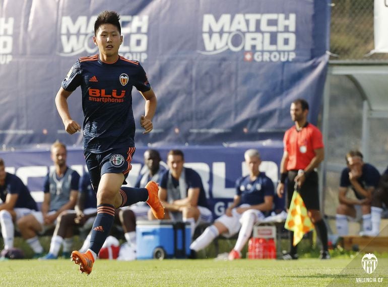 Kangin Lee, en su debut con el Valencia ante el Lausanne.