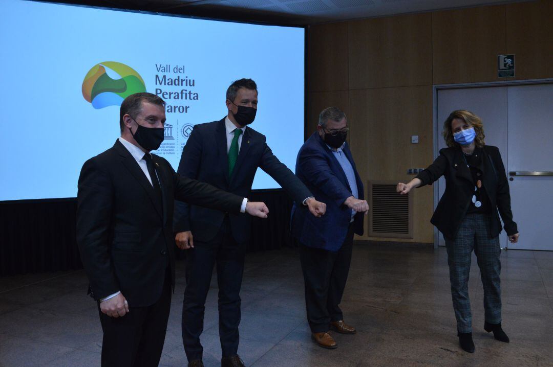 Els cònsols de les quatre parròquies que gestionen la Vall del Madriu després d'aprovar la nova ordinació que afecta les activitats de l'espai protegit.
