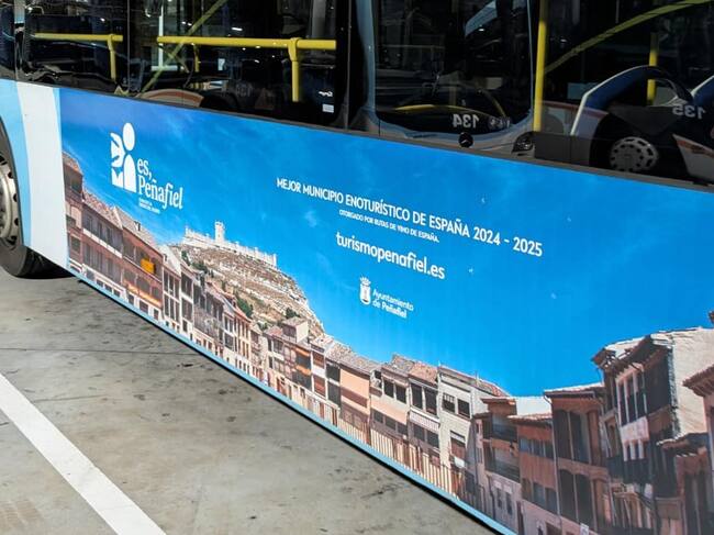 La Plaza del Coso, protagonista en los laterales del autobús