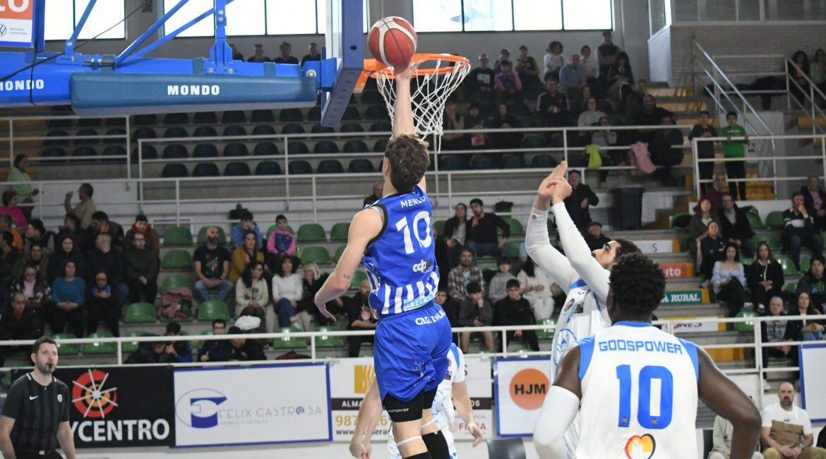 El base argentino Chivi Merlo en una acción del partido