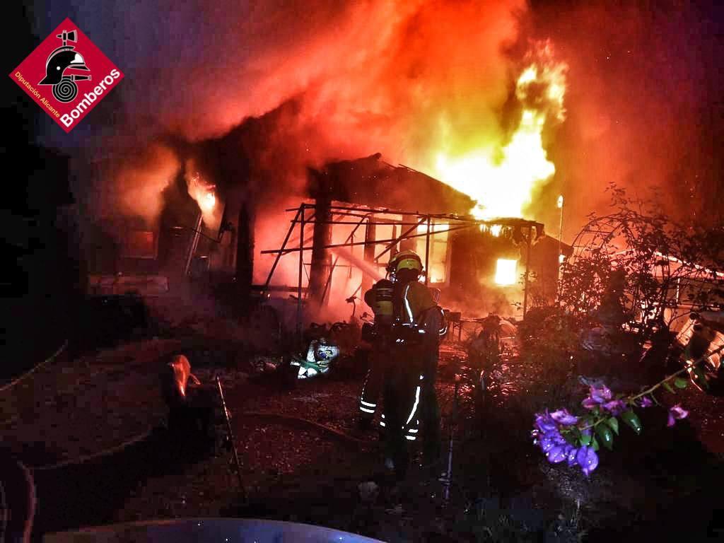 Incendio en un camping en Benidoleig