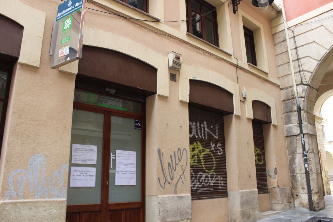 La Oficina de Información al Consumidor esta junto a la Plaça de Dins en el carrer Sant Joan