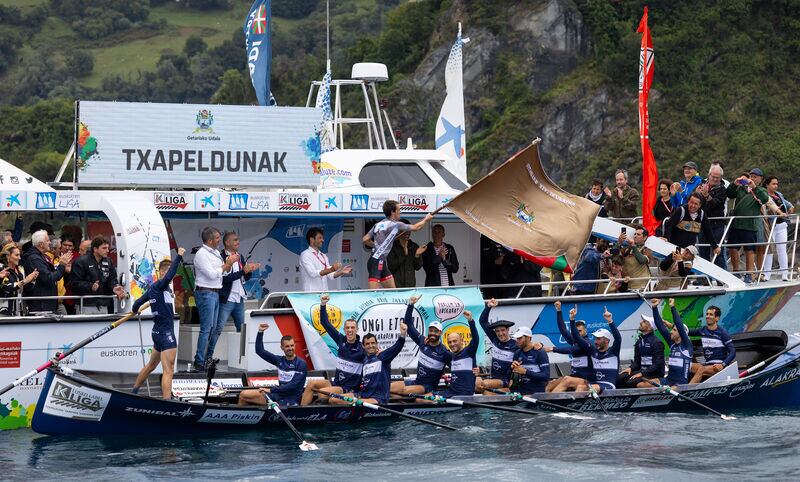 La &#039;Bou Bizkaia&#039; celebra la victoria en Getaria