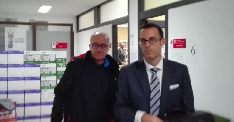 Emiliano Núñez sale del juzgado número 6